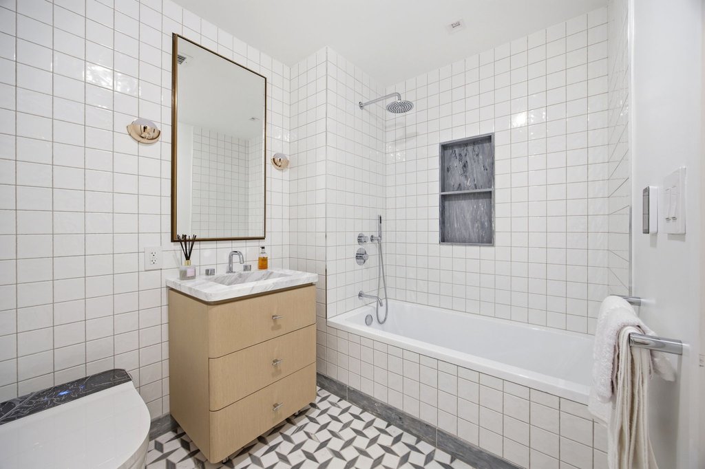 24-01 Queens Plaza North, Unit 4011 photo 5