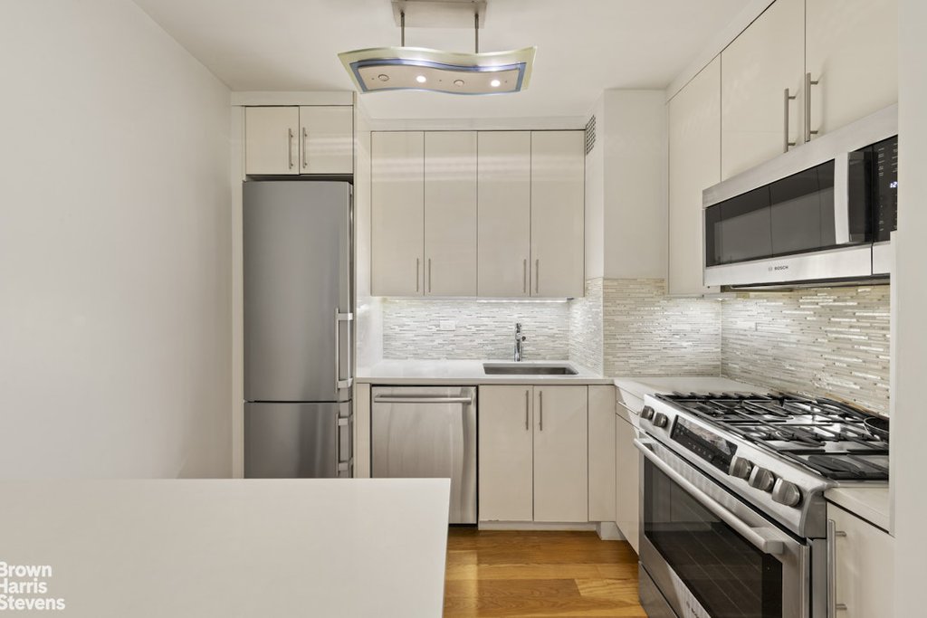 300 East 40th Street, Unit 6N