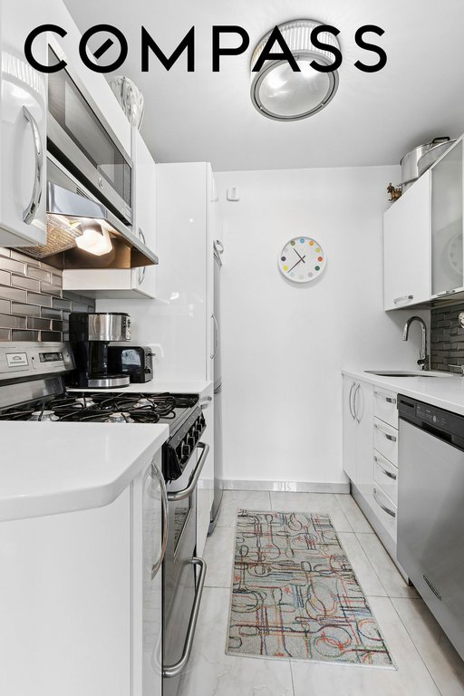 85 Eighth Avenue, Unit 4V photo 4