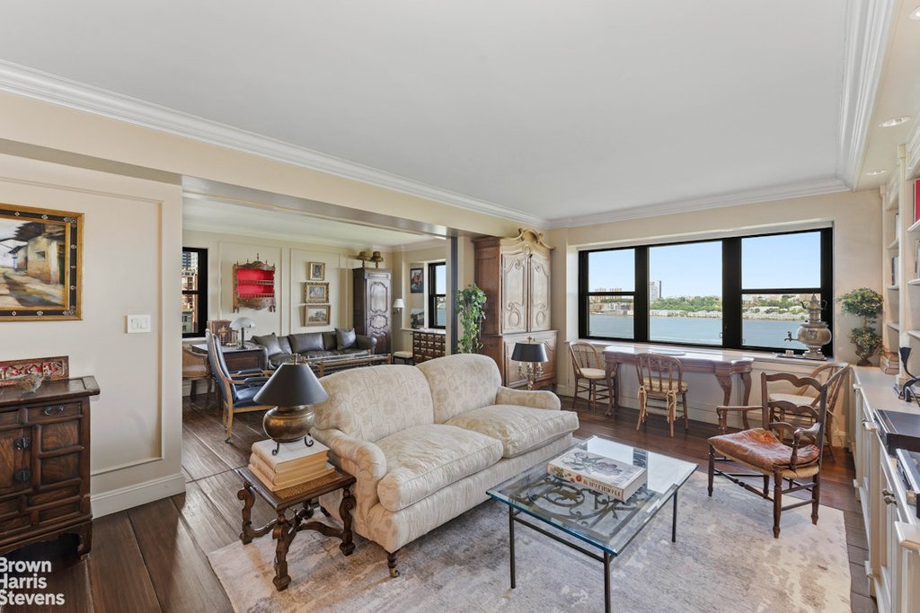 11 Riverside Drive, Unit 11FW