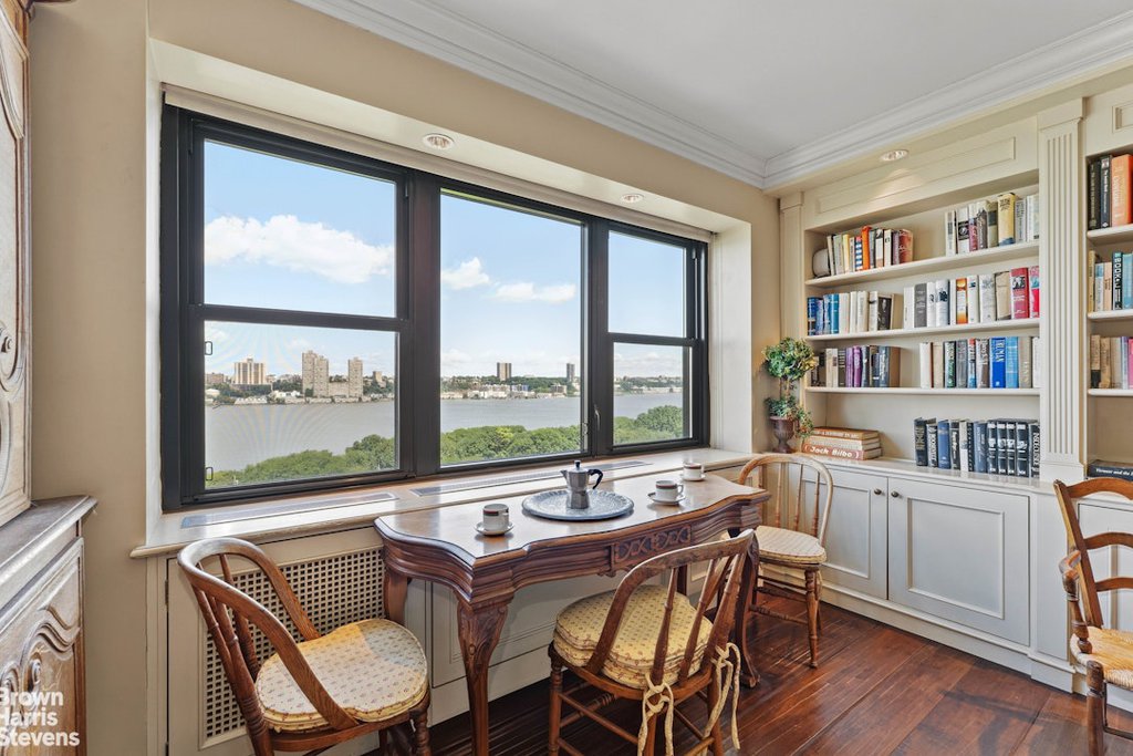 11 Riverside Drive, Unit 11FW photo 3