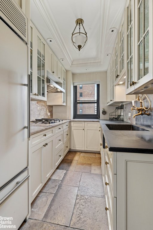 11 Riverside Drive, Unit 11FW photo 6