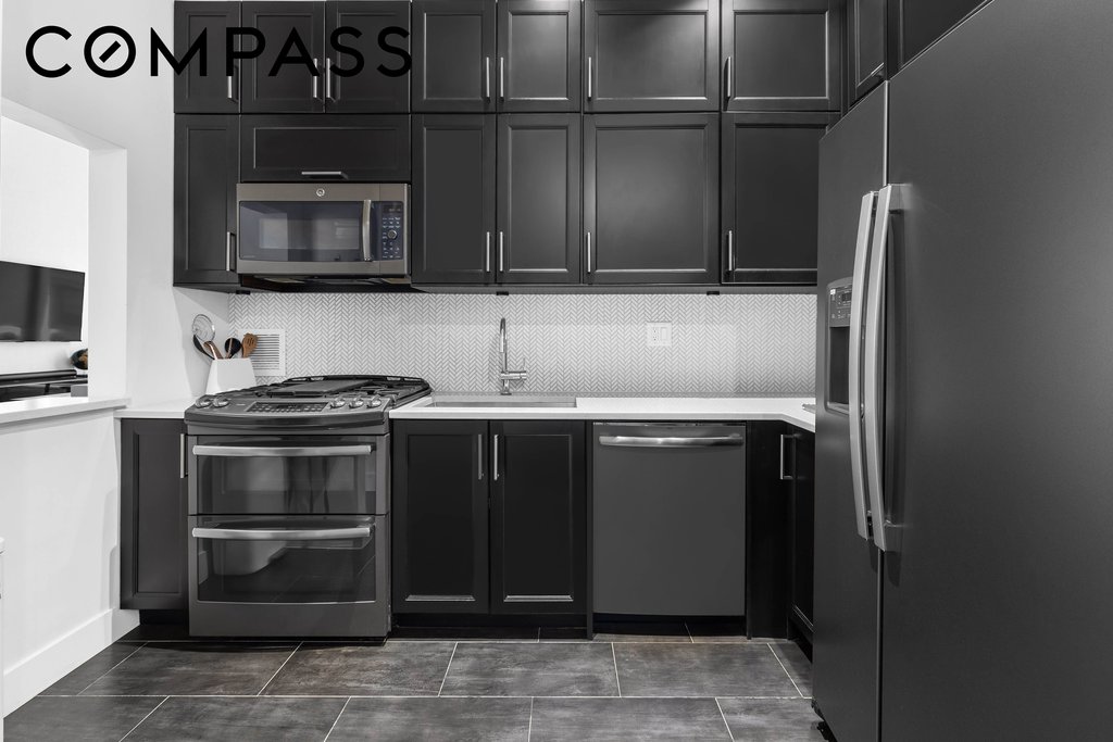 372 Fifth Avenue, Unit 5F photo 2