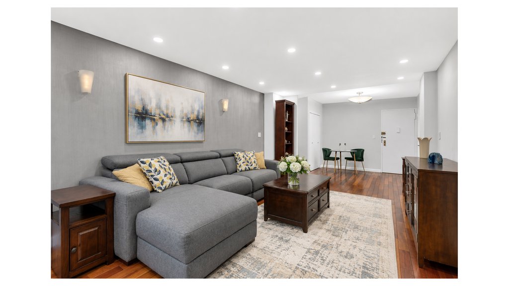 220 East 54th Street, Unit 3C photo 3