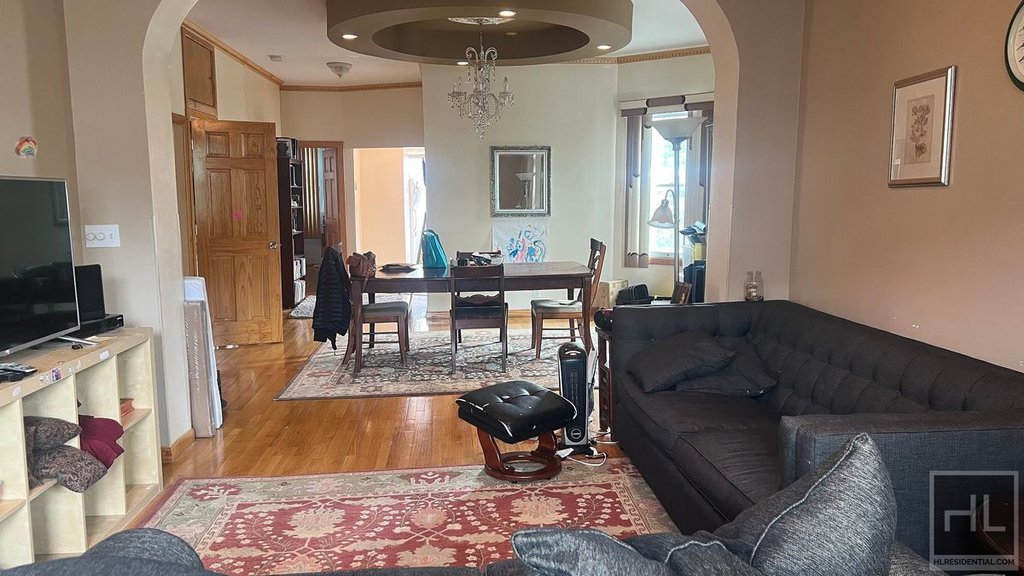 619 East 7th Street, Unit 2 photo 4