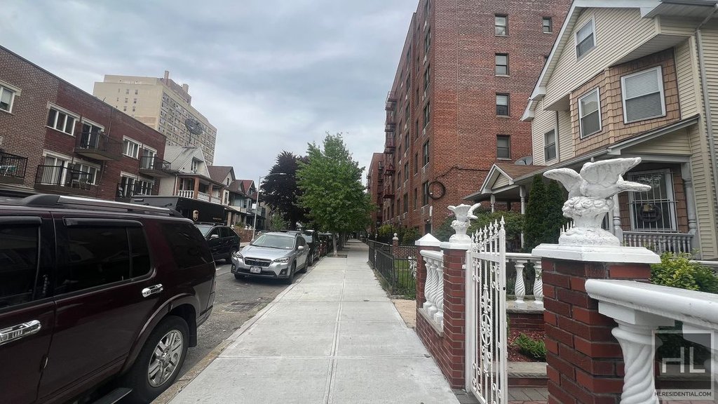 619 East 7th Street, Unit 2 photo 22