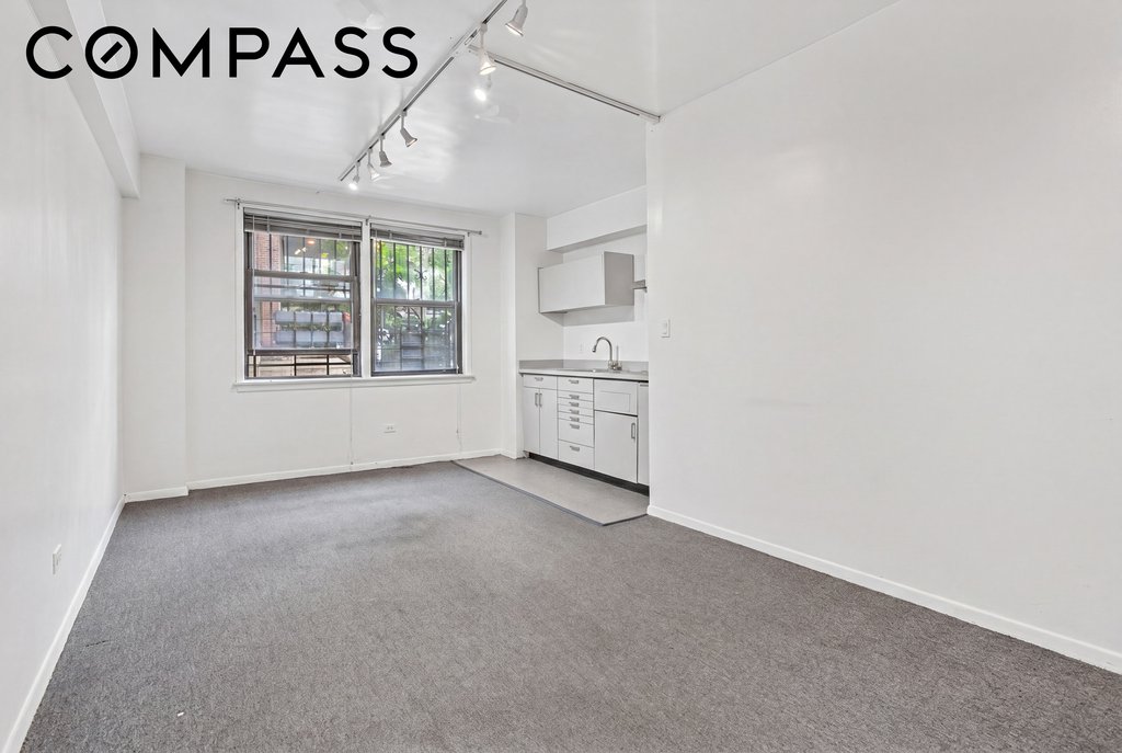 55 East 9th Street, Unit 1F photo 2