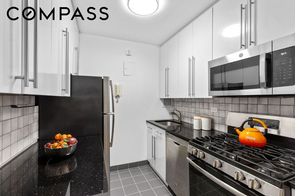 2025 Broadway, Unit 5A photo 3