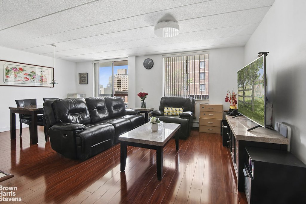 136-24 Maple Avenue, Unit 3D