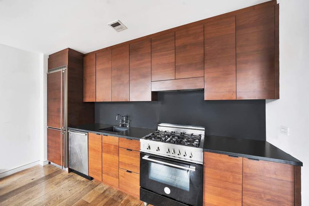 540 West 28th Street, Unit 8H photo 3