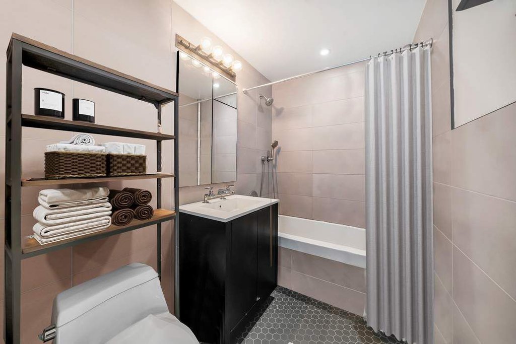 540 West 28th Street, Unit 8H photo 5
