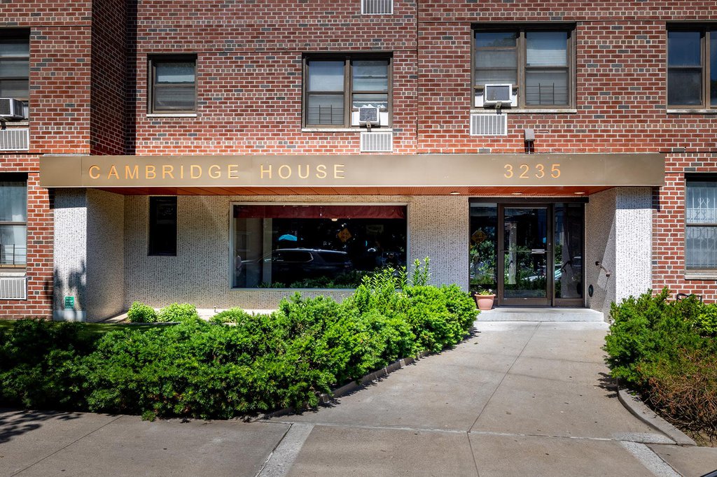 3235 Cambridge Avenue, Unit 4L