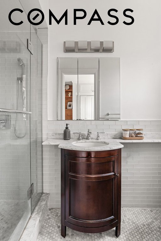 35-40 82nd Street, Unit 5H photo 6