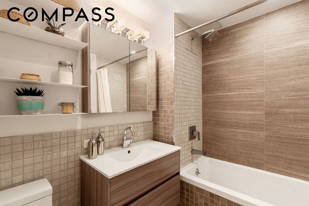 954 Bergen Street, Unit 5D photo 4