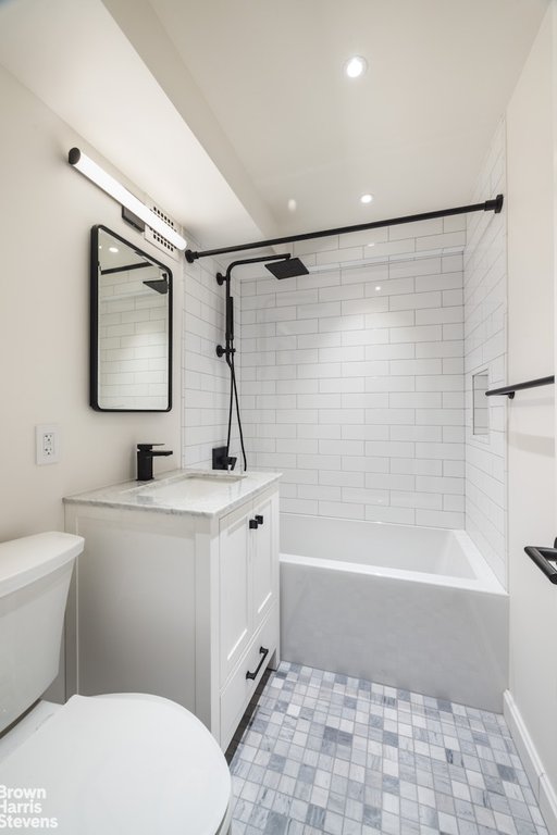 220 East 67th Street, Unit 3H photo 9