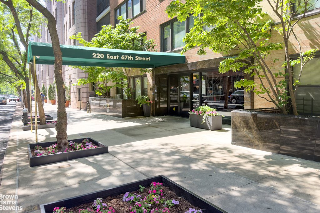 220 East 67th Street, Unit 3H photo 12