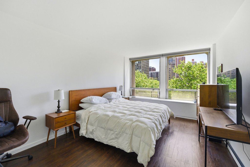 300 East 33rd Street, Unit 6N photo 4