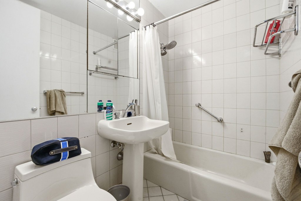 300 East 33rd Street, Unit 6N photo 6