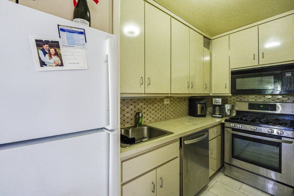 300 East 33rd Street, Unit 6N photo 8