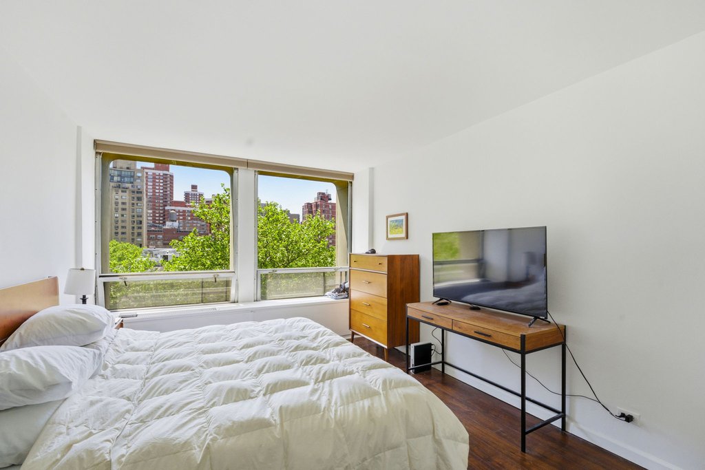 300 East 33rd Street, Unit 6N photo 9