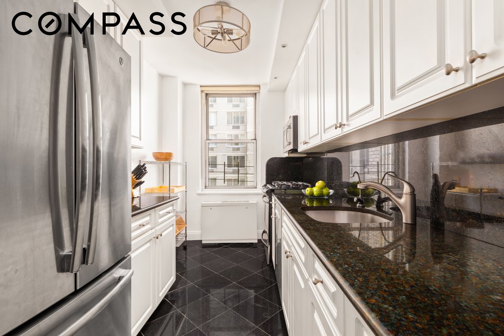 250 East 65th Street, Unit 10C photo 4