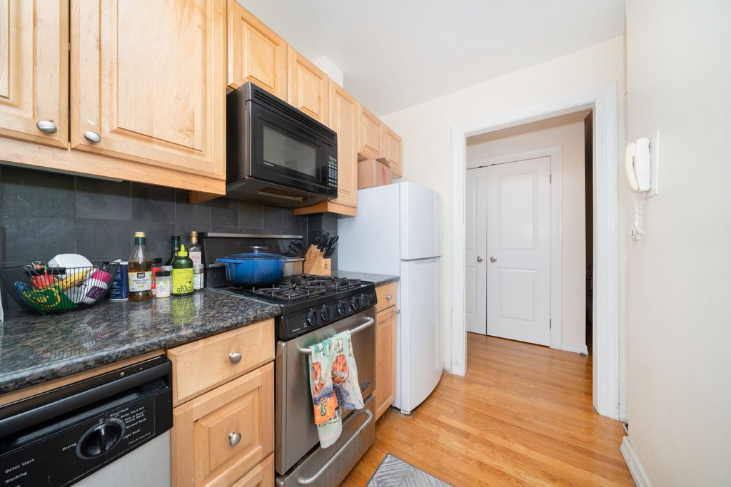 333 East 34th Street, Unit 9J photo 2