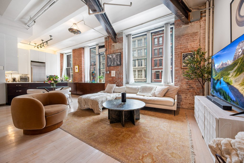 439 Lafayette Street, Unit 3 photo 2