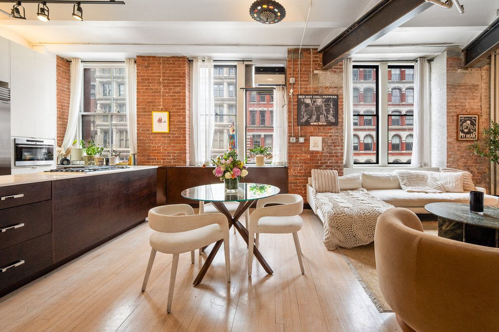 439 Lafayette Street, Unit 3 photo 3