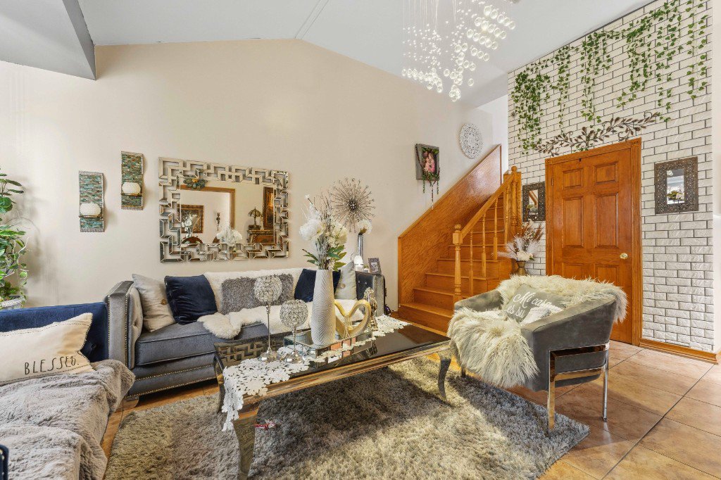 1556 Longfellow Avenue – For Sale photo 3