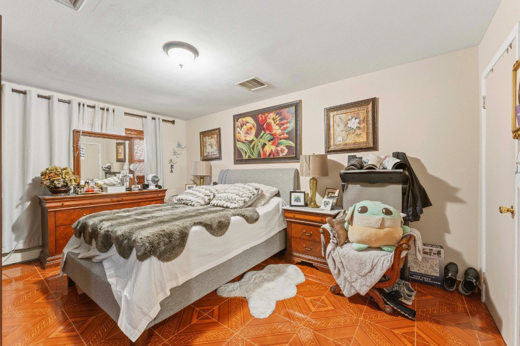 1556 Longfellow Avenue – For Sale photo 10