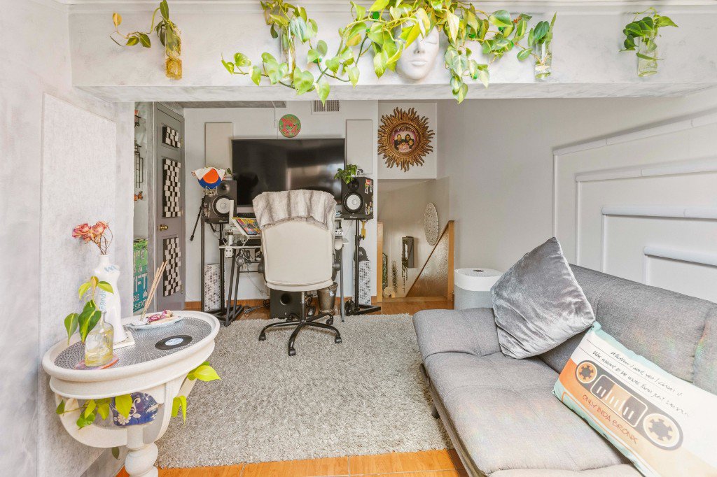 1556 Longfellow Avenue – For Sale photo 15