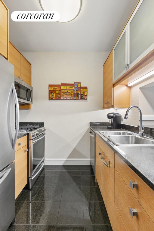 120 Riverside Boulevard, Unit 14P photo 4