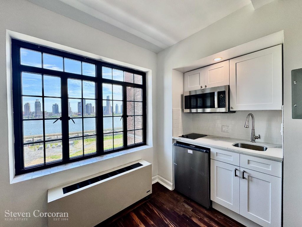 5 Tudor City Place, Unit 529 photo 2