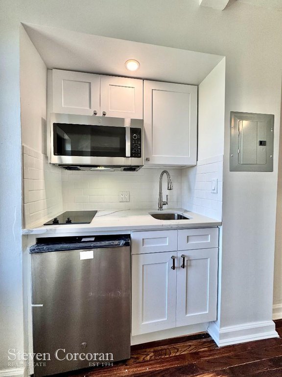 5 Tudor City Place, Unit 529 photo 4