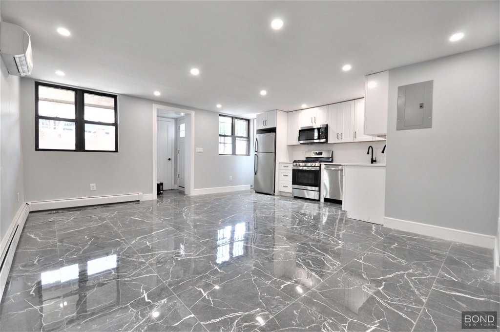 135 East 46th Street, Unit 1