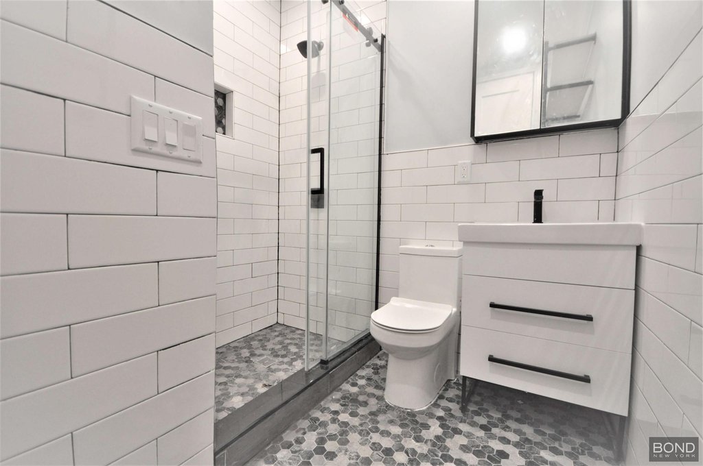 135 East 46th Street, Unit 1 photo 4