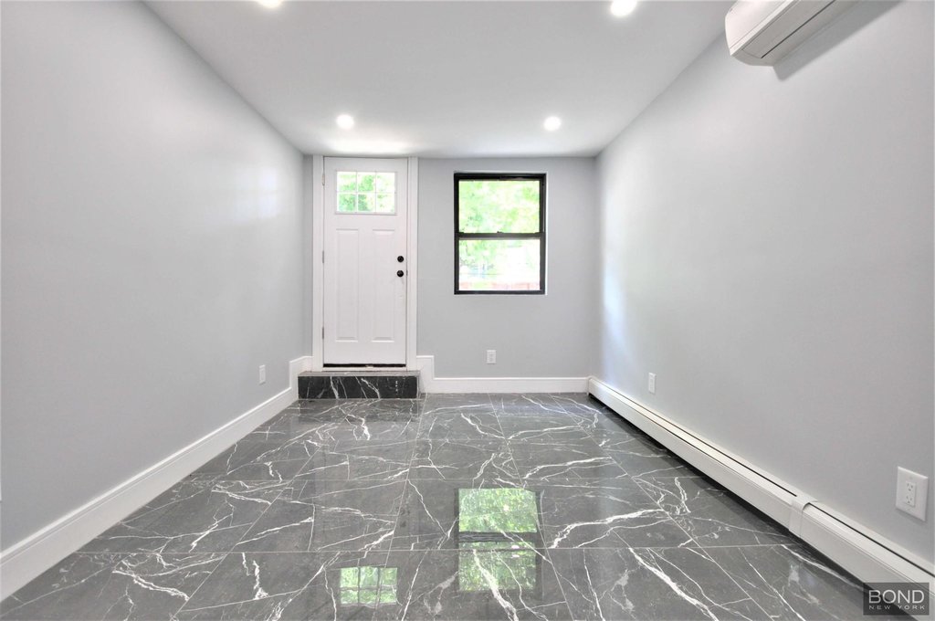 135 East 46th Street, Unit 1 photo 6