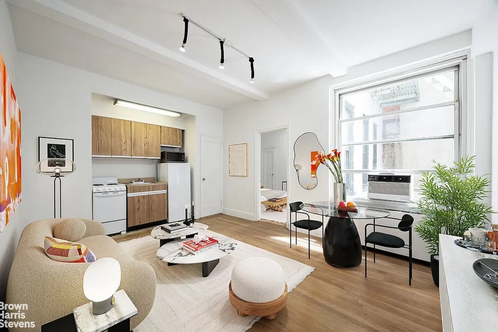 325 West 45th Street, Unit 108