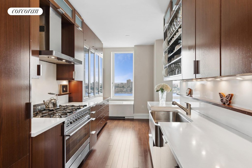 60 Riverside Boulevard, Unit 3101 photo 7