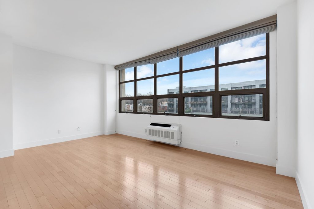 5-09 48th Avenue, Unit 3H photo 2