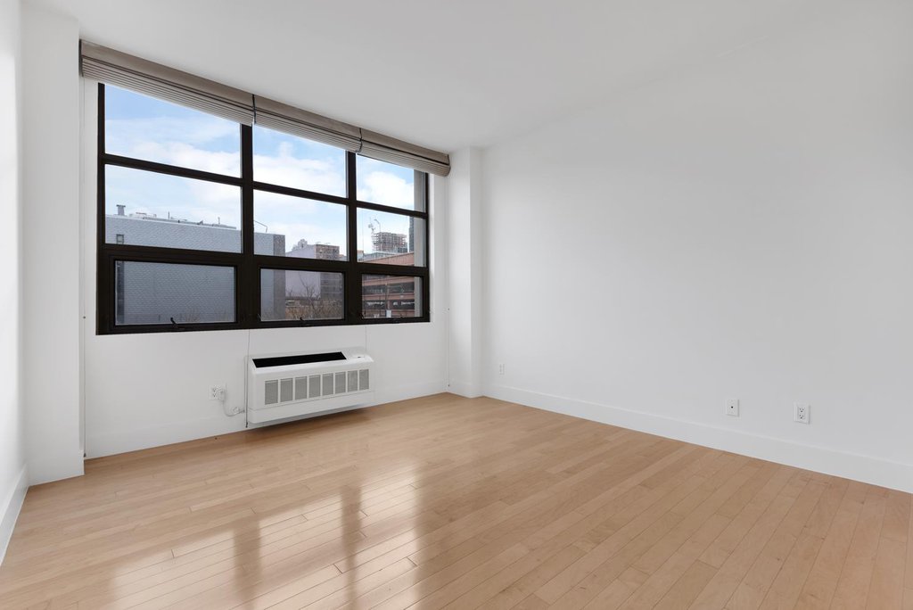 5-09 48th Avenue, Unit 3H photo 3