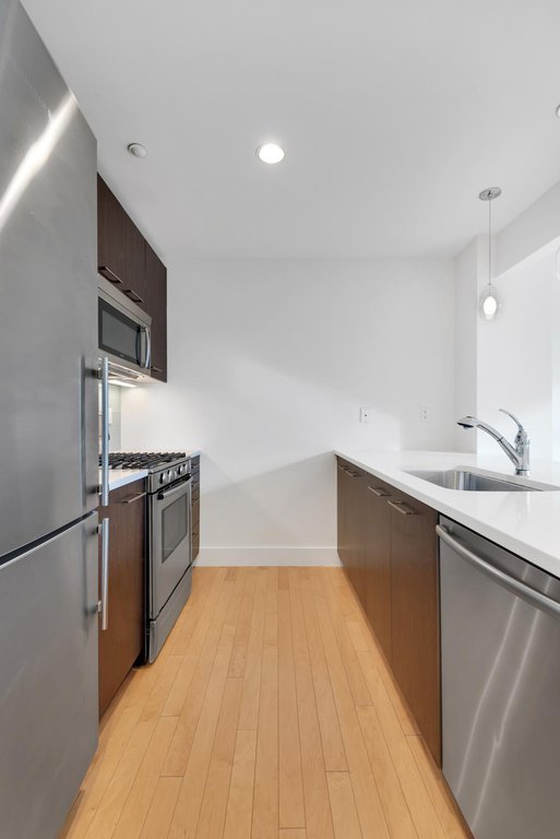 5-09 48th Avenue, Unit 3H photo 4