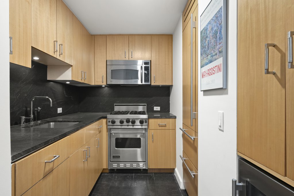 100 West 58th Street, Unit 12H photo 2