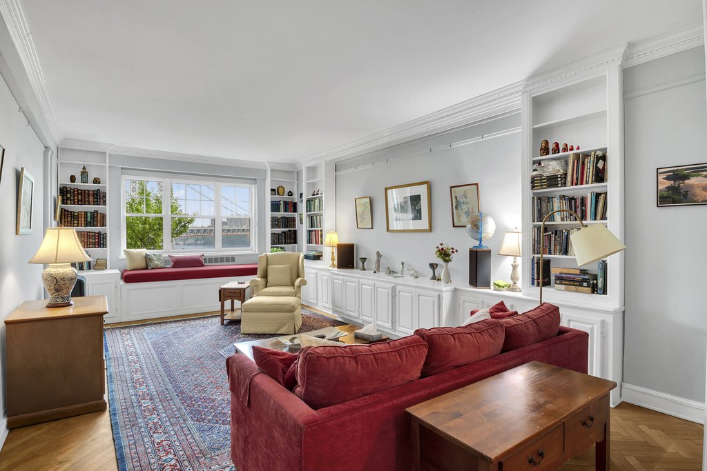 140 Cabrini Boulevard, Unit 1 photo 4