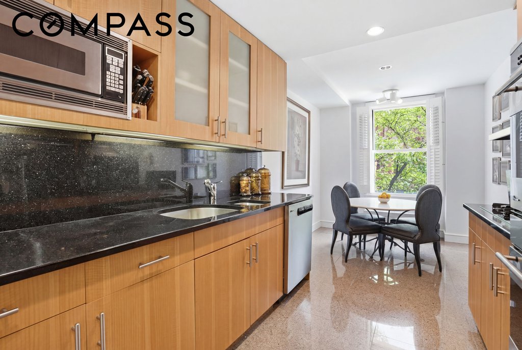 15 East 69th Street, Unit 3B photo 6