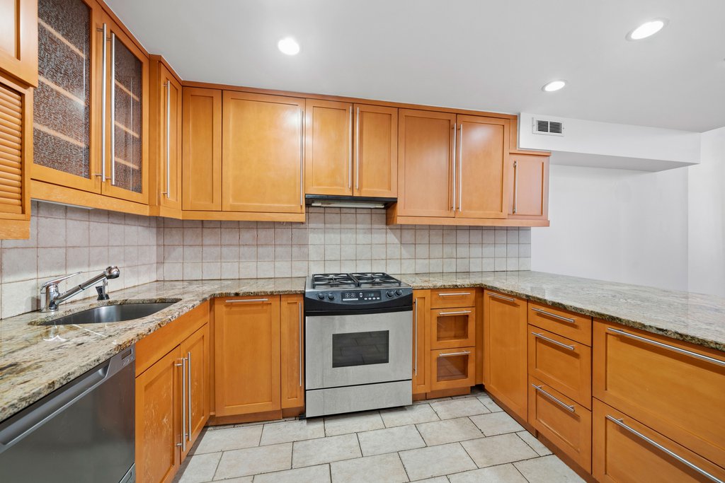 125 East 12th Street, Unit 1C photo 3