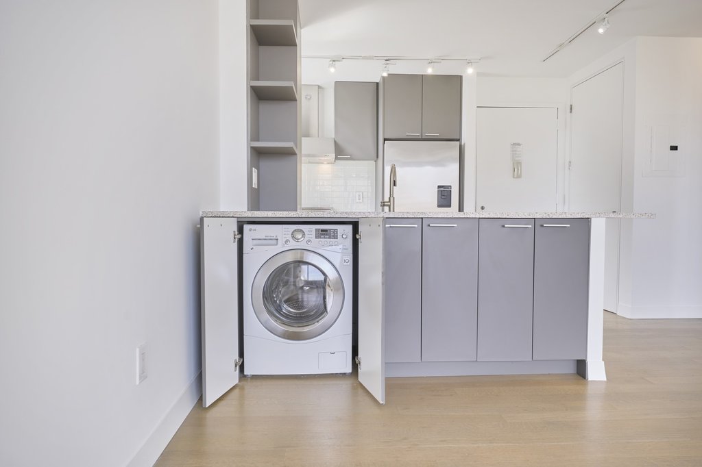 200 East 11th Street, Unit 1201 photo 4