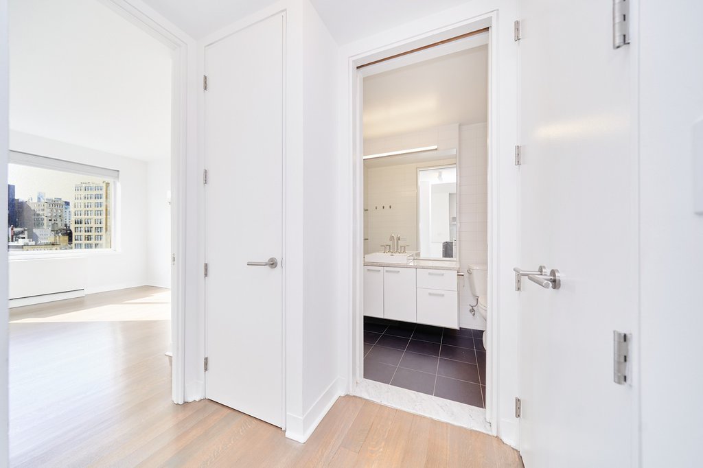200 East 11th Street, Unit 1201 photo 8