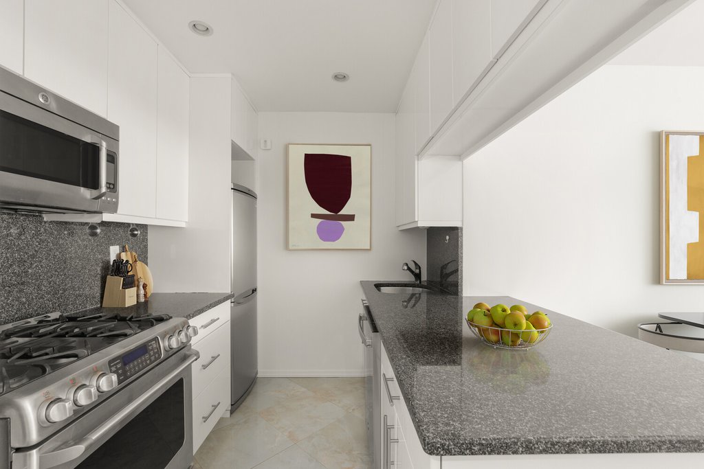 2373 Broadway, Unit 1602 photo 3