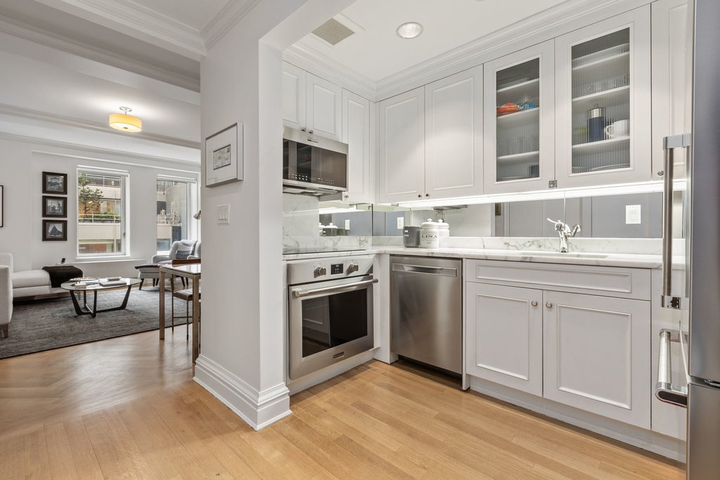 502 Park Avenue, Unit 14F photo 4